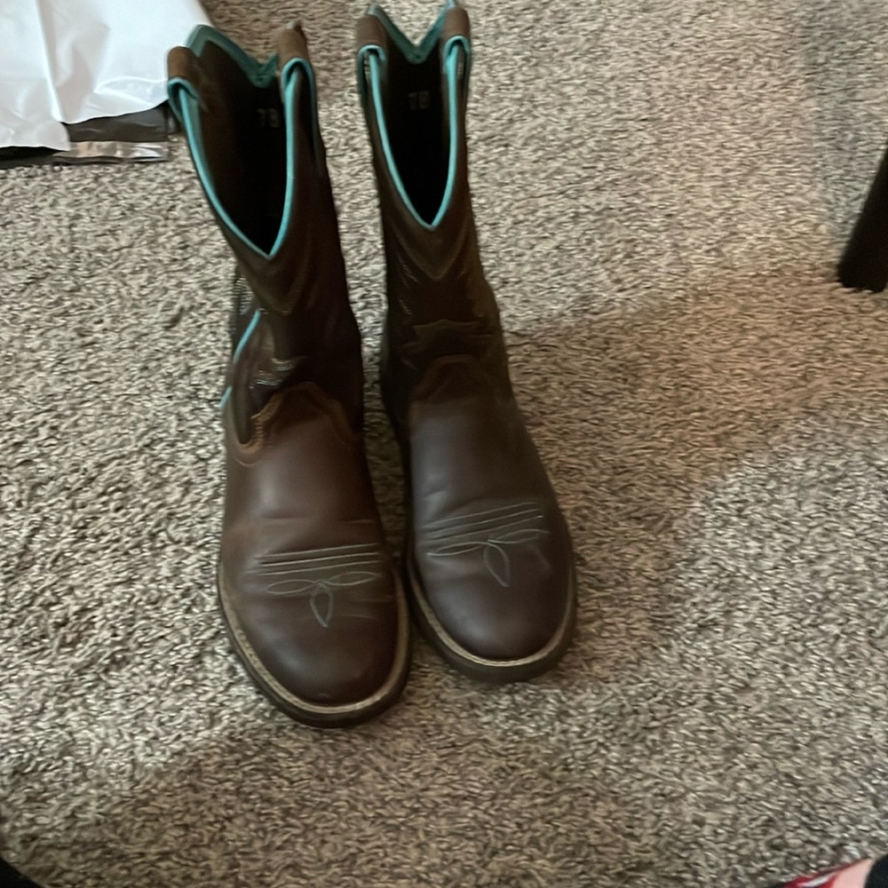 Brown women’s size 7 cowgirl boots